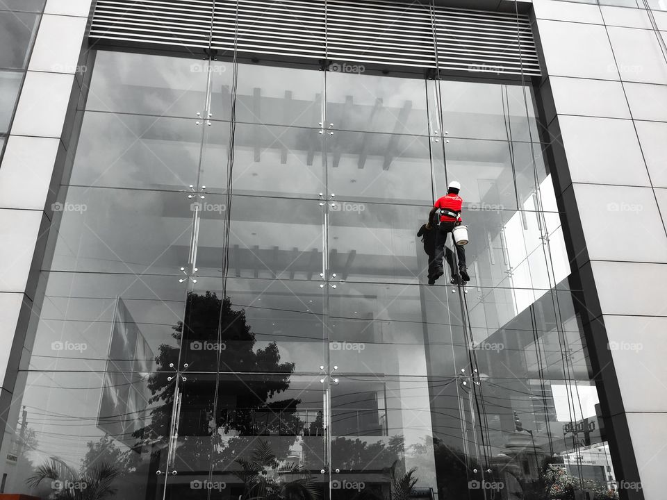 Glass building cleaning services