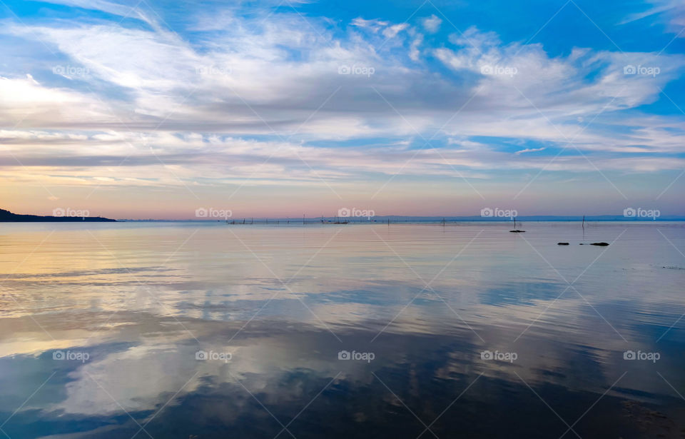 Sky line mirror the sea