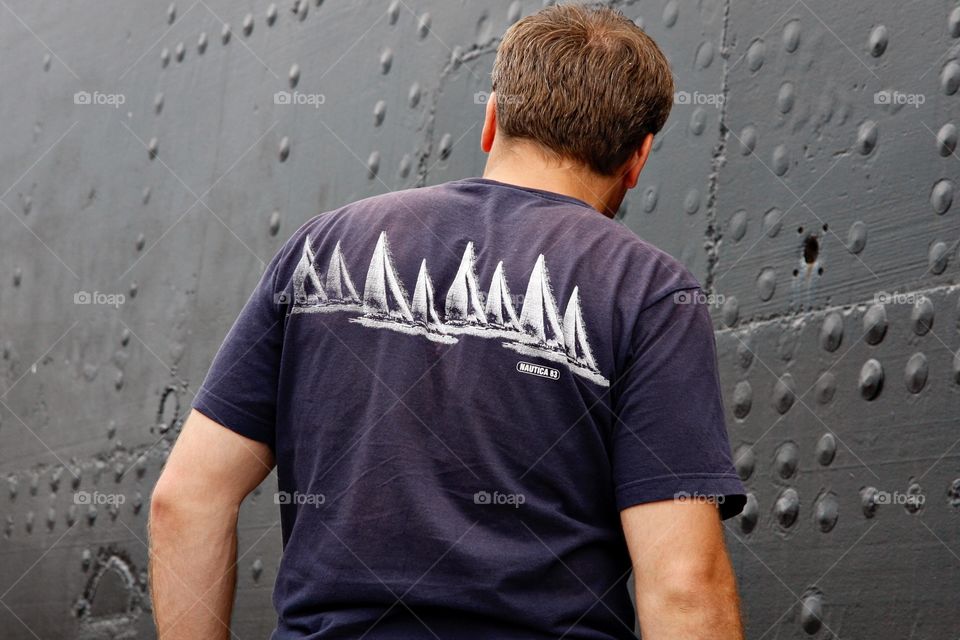 A man with yachts on t-shirt