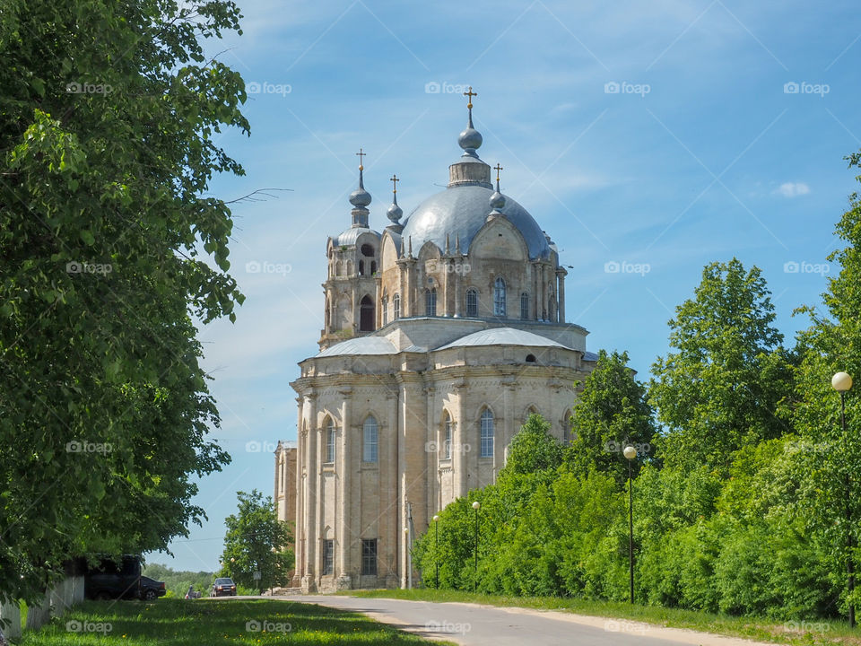 The Church of the Life-Giving Trinity is a white-stone Orthodox church in the village of Gus-Zhelezniy, Ryazan region, built in a pseudo-gothic style with a rare for Russia style with elements of baroque and classicism. Церковь Гусь-Железный.