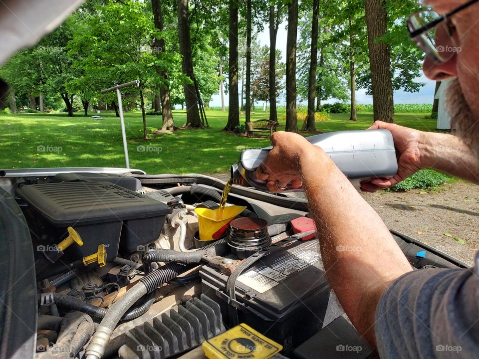 Adding the oil after changing the filter