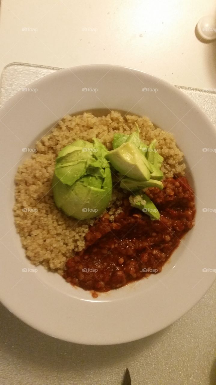 Vegan chili, quinoa and avocado