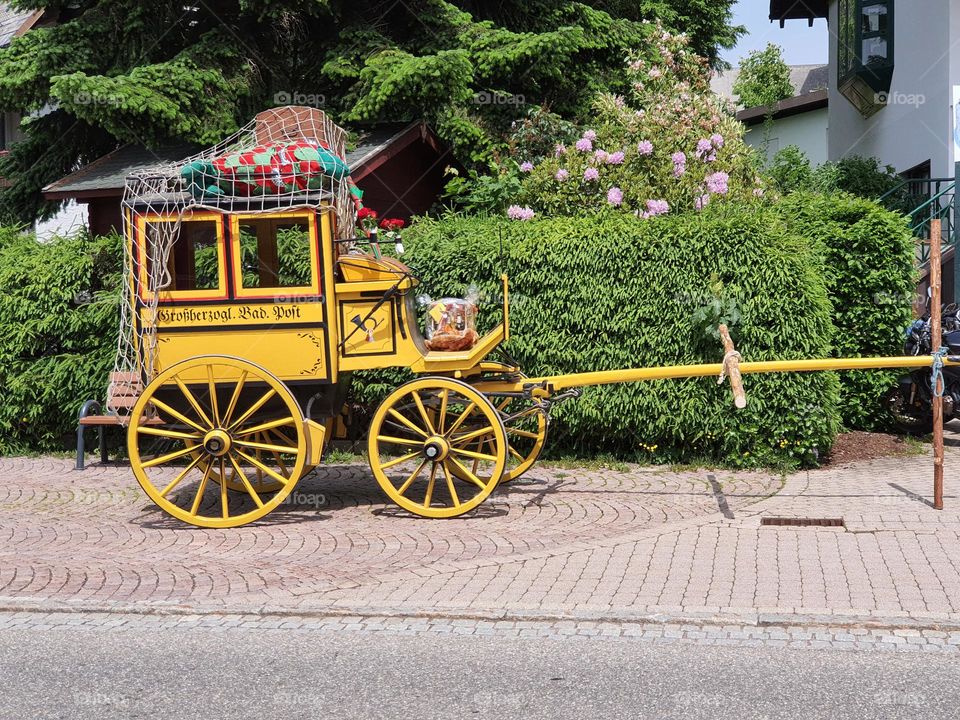 yellow Stagecoach