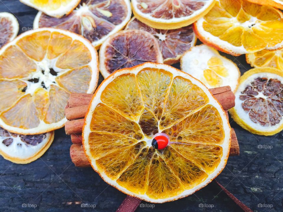 Christmas spirit:Dried orange and cinnamon 