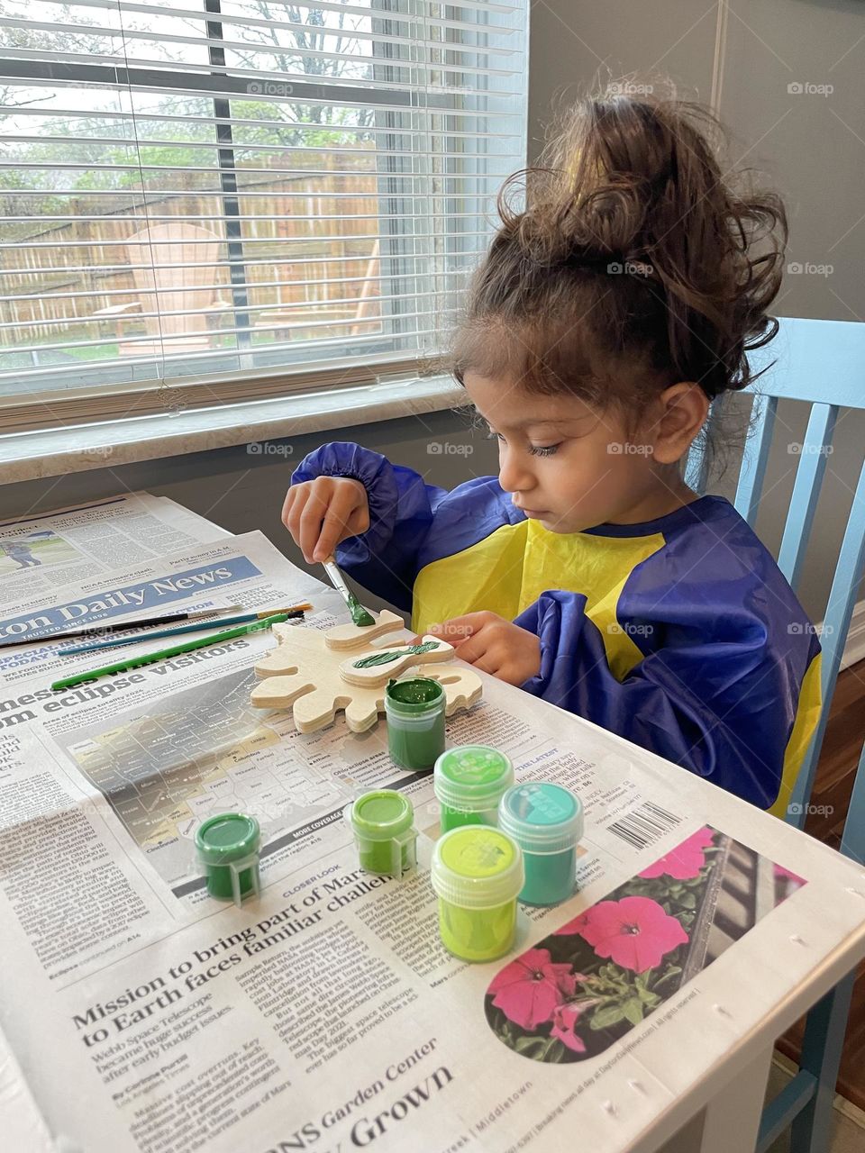 Little girl paints dinosaur, toddler paints Mother’s Day gift, making gifts with toddlers, dinosaurs and paints 