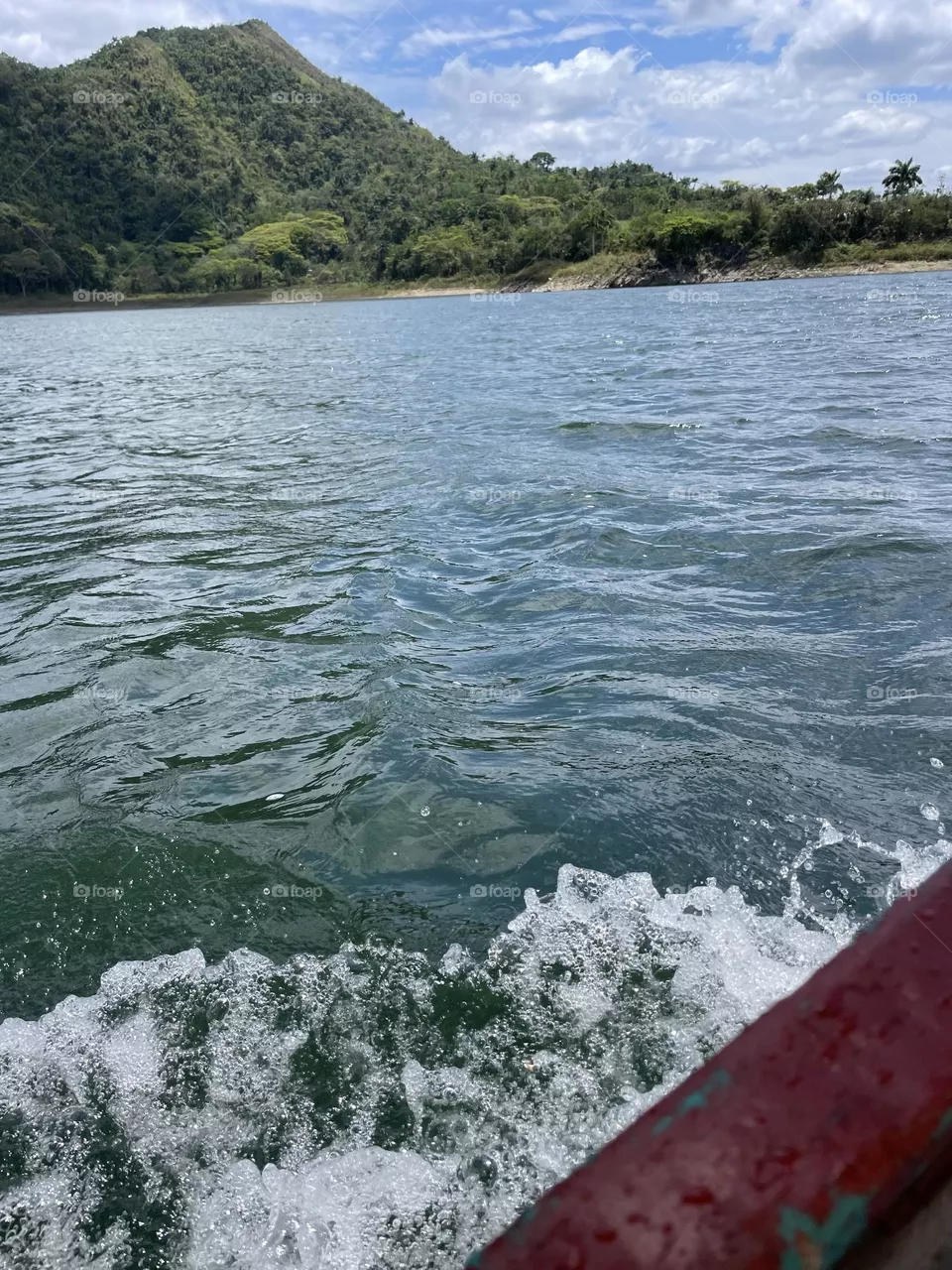 Boat and lake 