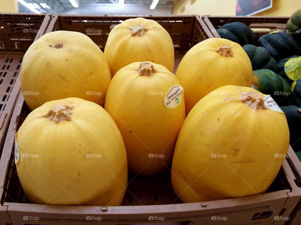 I don't know why but I never did like squash. Still, these guys are kind of regal looking in their little bin.