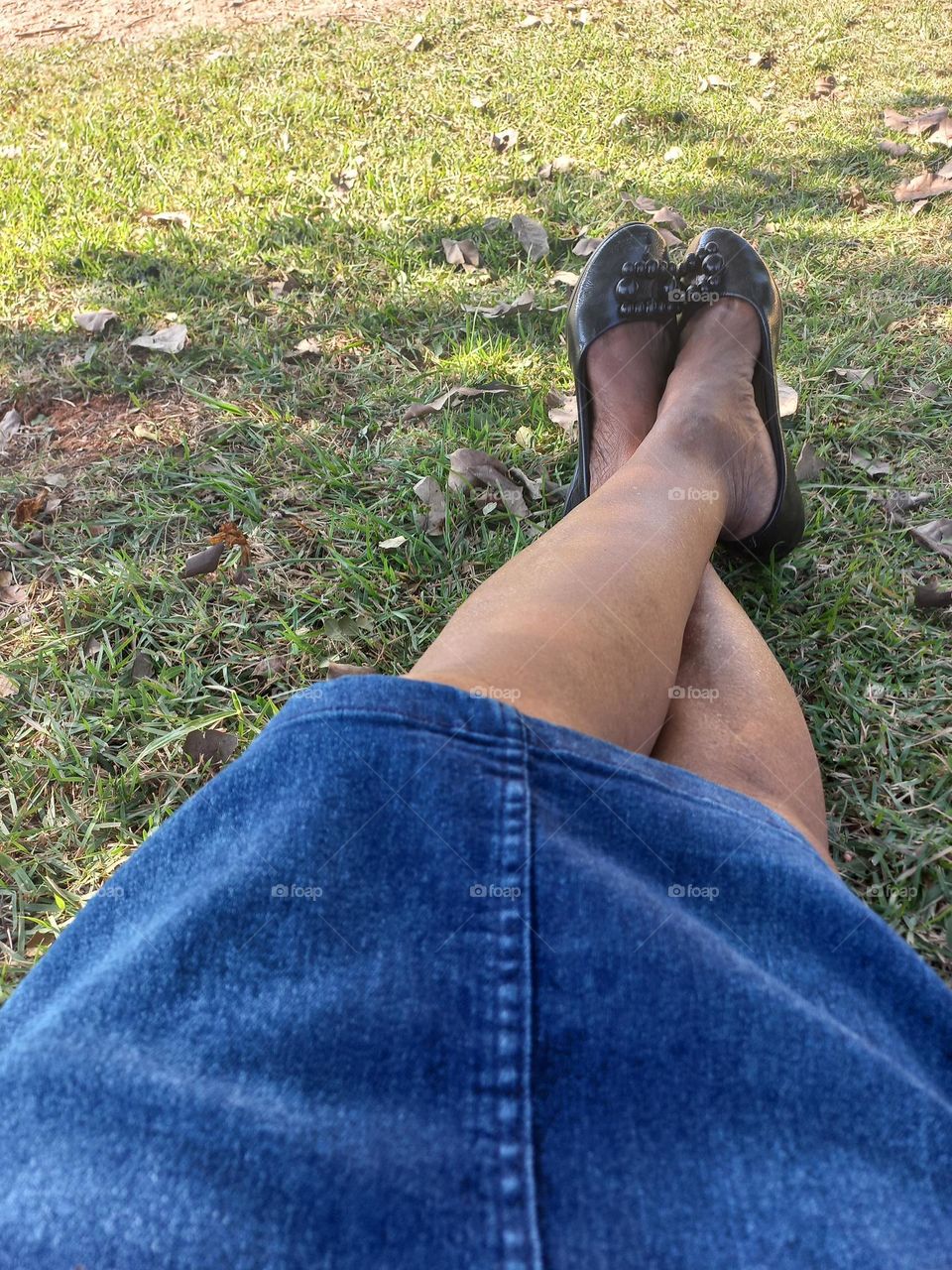 A versatilidade  da saia jeans. A saia jeans é uma peça bem  versátil com várias opções  de modelos etamanhos   são  excelentes  para compor looks incríveis