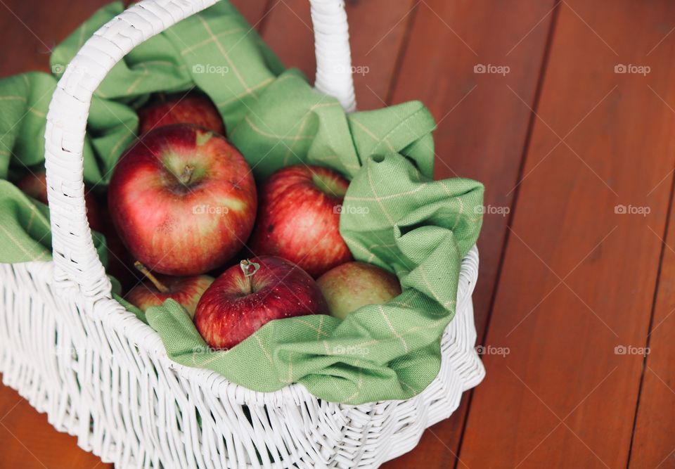 Basket of freshly picked apples 