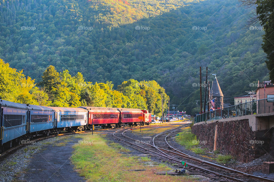 Train for Gorge Scenic views arrives at the railroad station, with forest and mountains in background. Jim Thorpe, Pennsylvania, USA