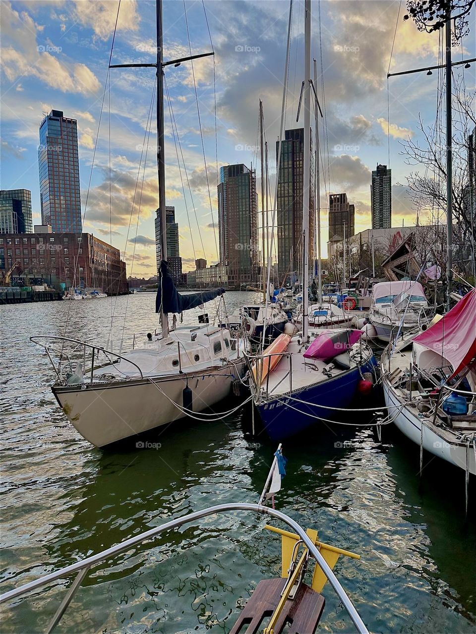This is “Newtown Creek” by the “Pulaski Bridge” in LIC, Queens with all its boats that are moored here. Today the water of the “East River” shimmers in intense silvery tones and the silver clouds heighten that experience. 2024. Hypnotic Productions