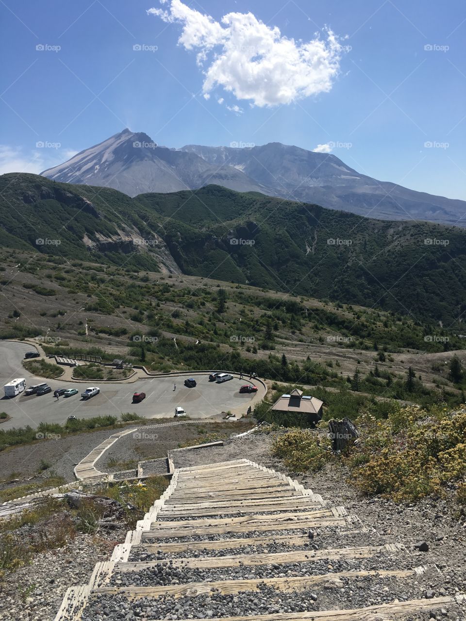 Beautiful ascent to a lookout next to Mount St. Helens