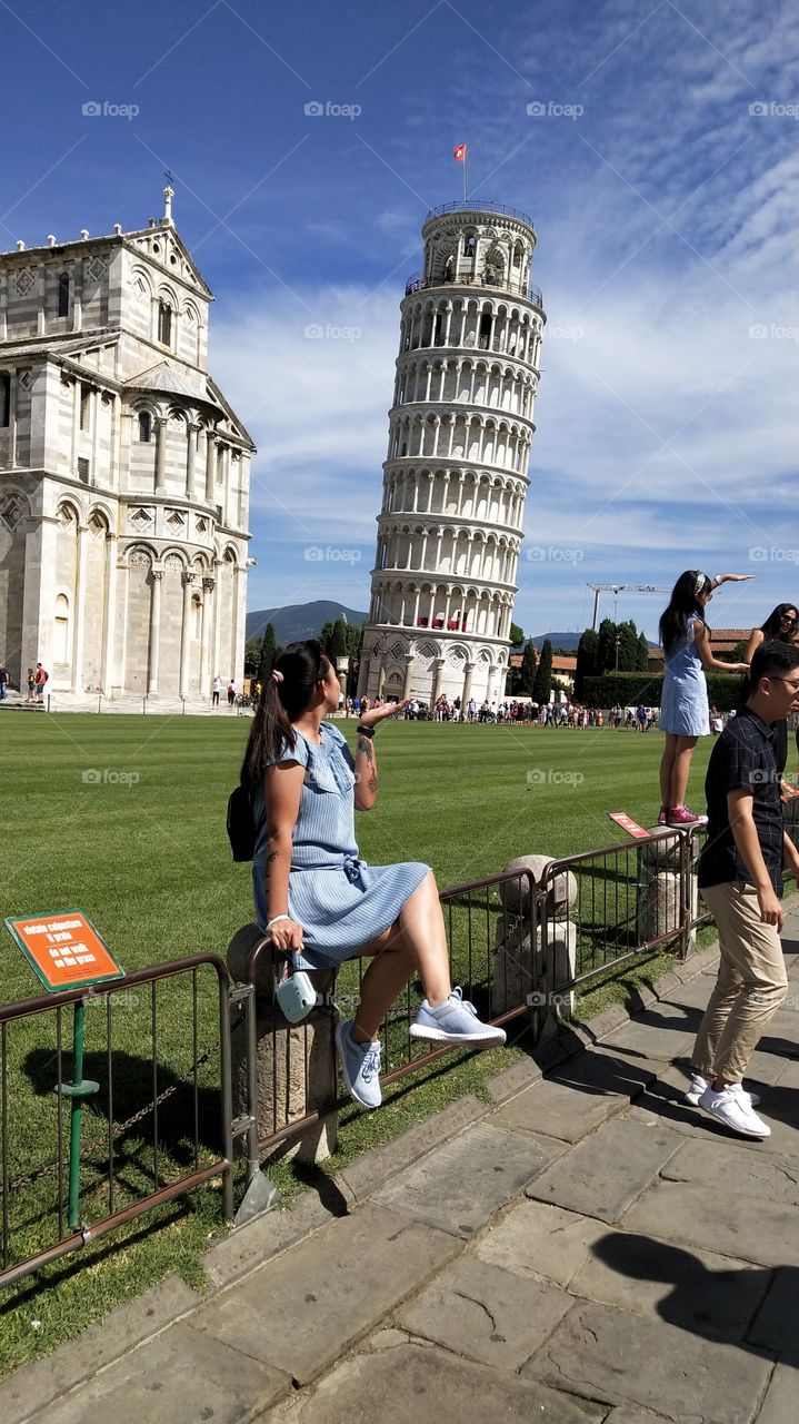 pissa tower side, front view