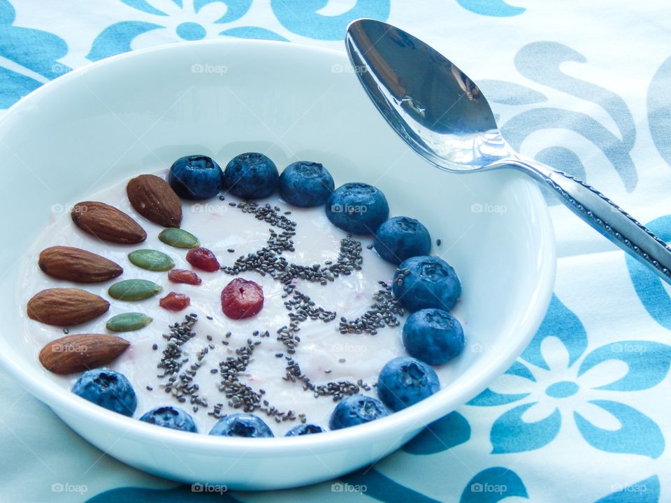 A tropical fruit smoothie bowl