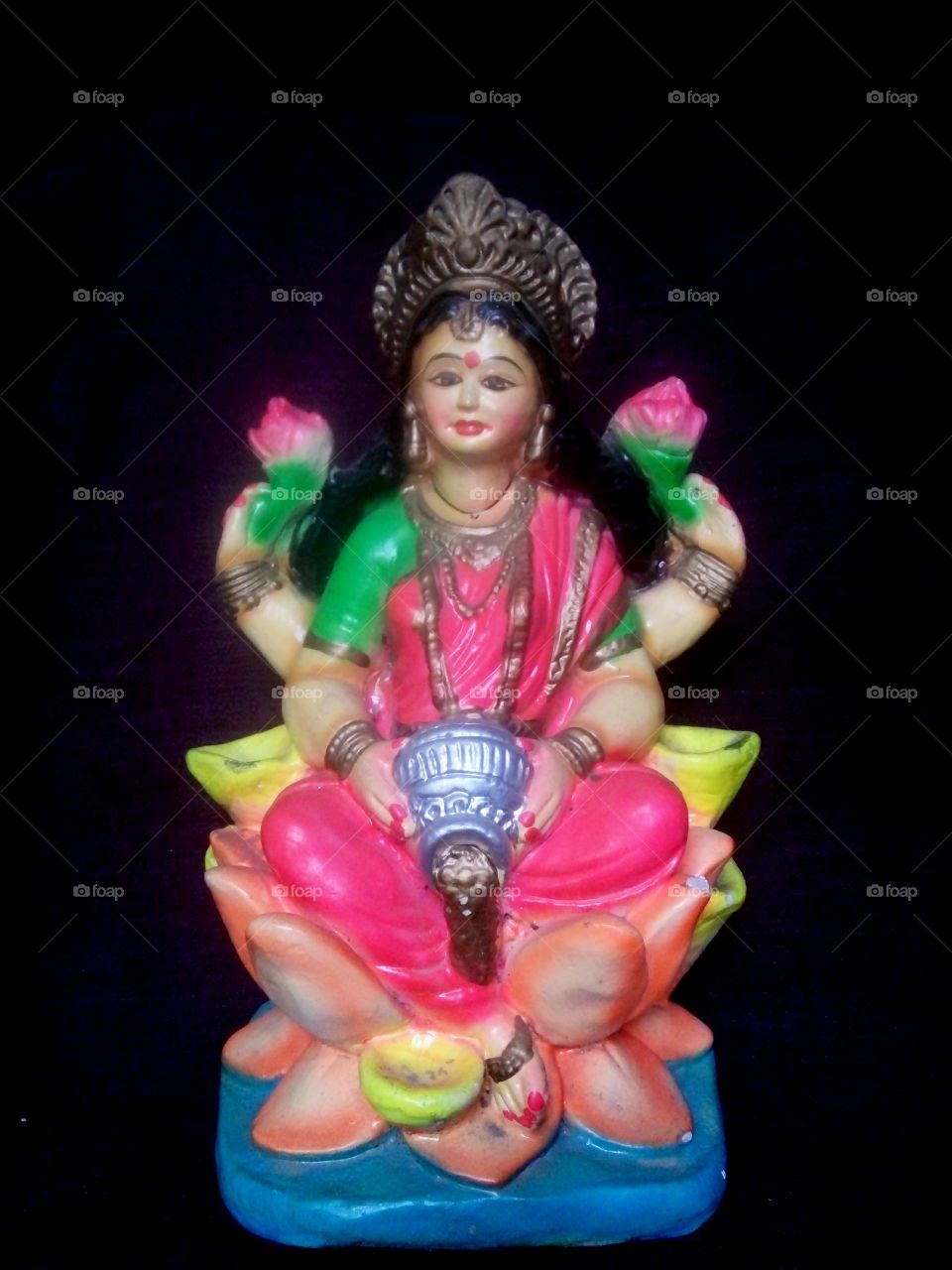 Statue of Goddess,Goddess of Wealth Laxmiji,Statue of Hindu Goddess,Beautiful Idol of Goddess Lakshmi,Color Statue of Maa Lakshmi,Idol of Revered Goddess,Adorable Goddess,Color Photo of Statue of Maa Lakshmi