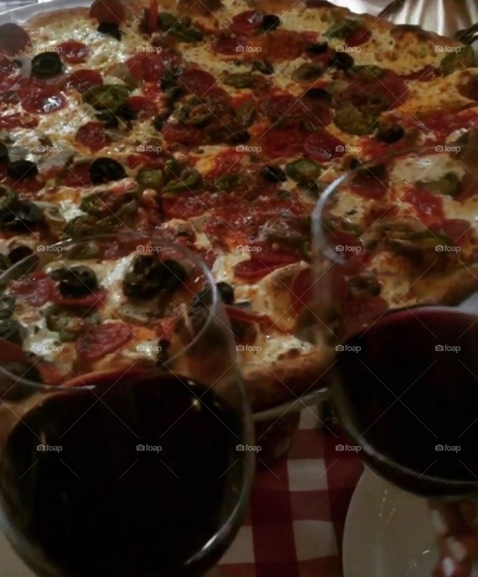Pizza and wine 