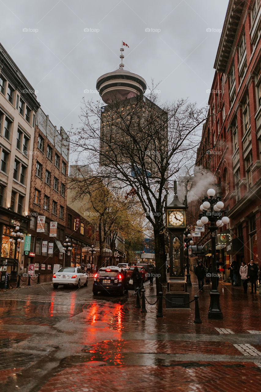 It’s raining in Vancouver. 