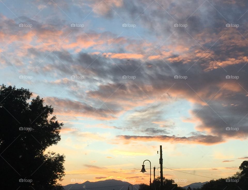 Utah Skies at approximately 7:22 on September 28, 2017. Such beautiful colors. Utah sunsets are so pretty! 