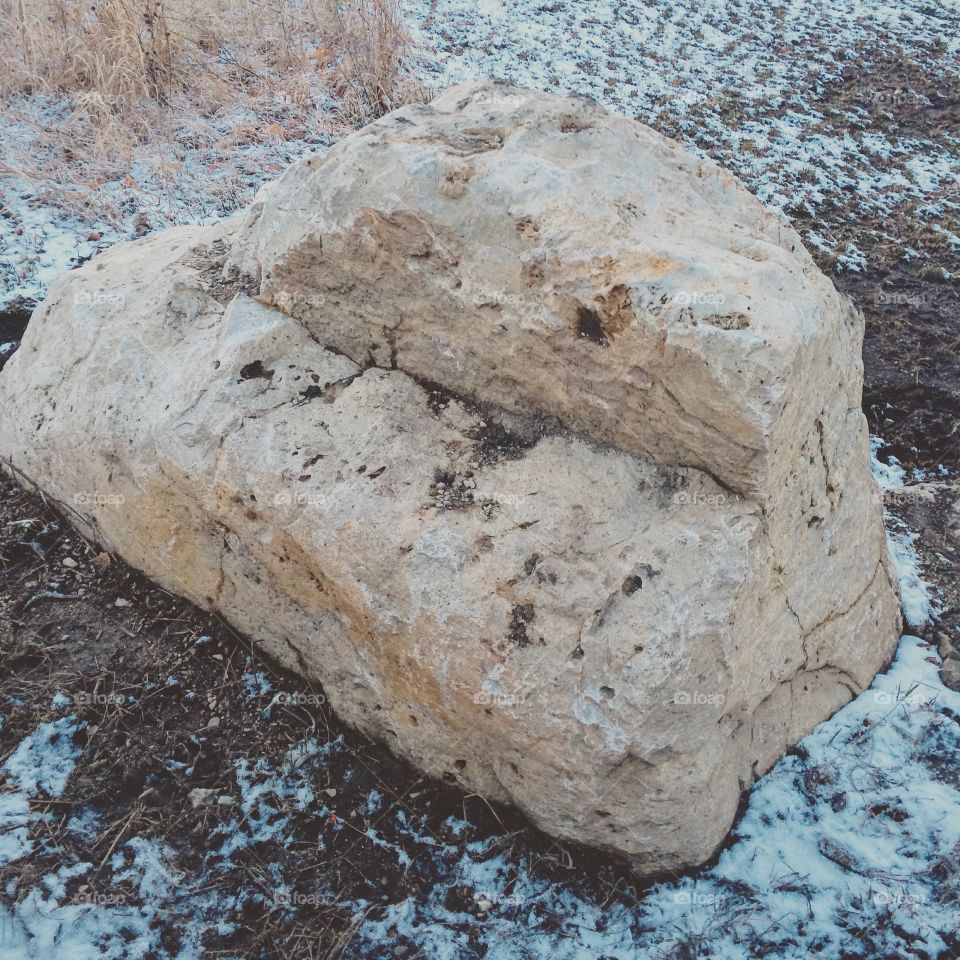 I love to hike because I never know what cool things I will find, in this case nature provided me with a place to take a seat and rest, yes it is a boulder chair! 