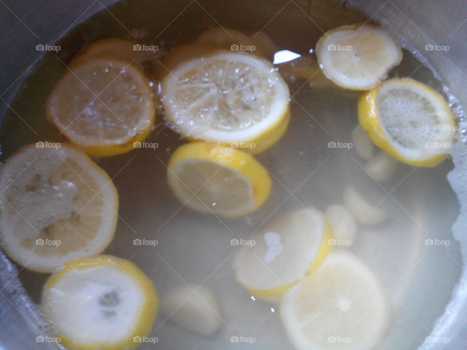 lemon on water