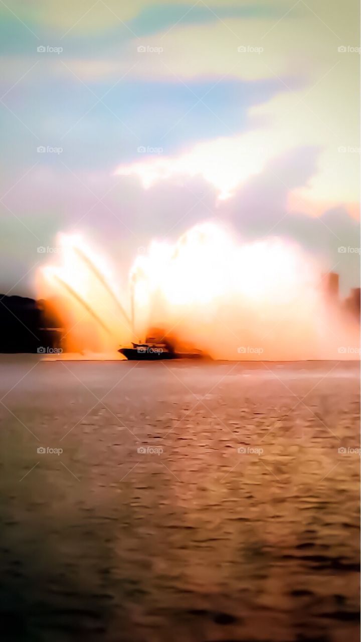 Nature/Landscape/River/Water - Fire  Boat - Hudson River/Riverside Park, Manhattan, New York City. Instagram,@PennyPeronto