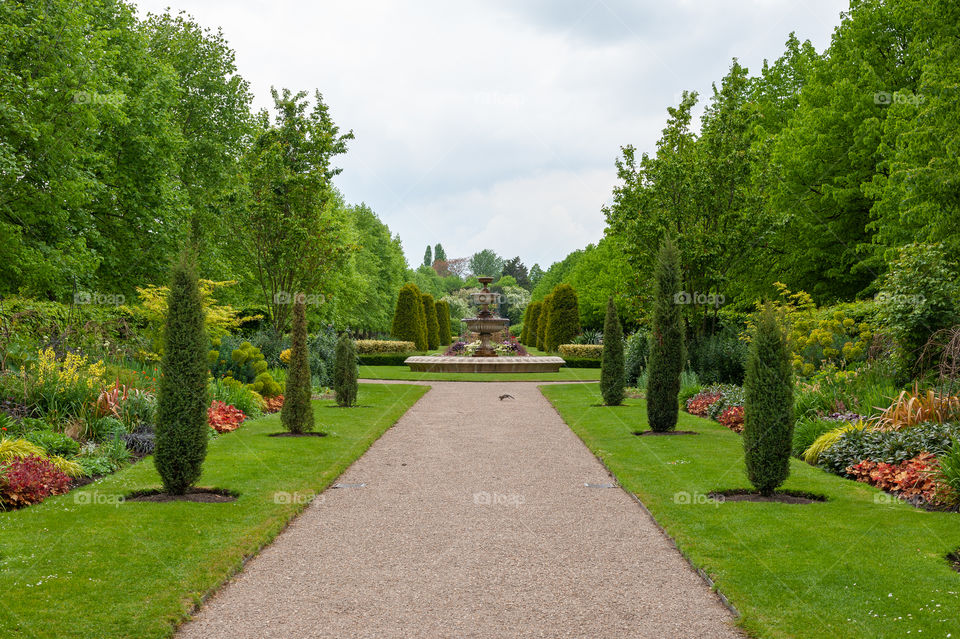 English Gardens known as the Avenue Gardens in The Regent's Park in the centre of London with area of 410 acres. UK. Europe.