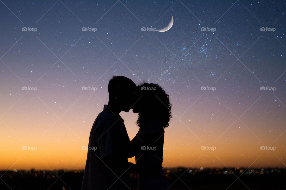 couple kissing in the sunset