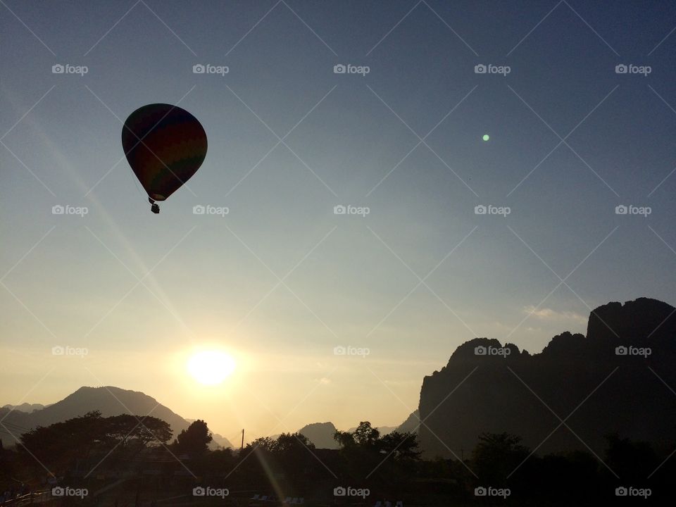 Hot air balloon over Vang Vien