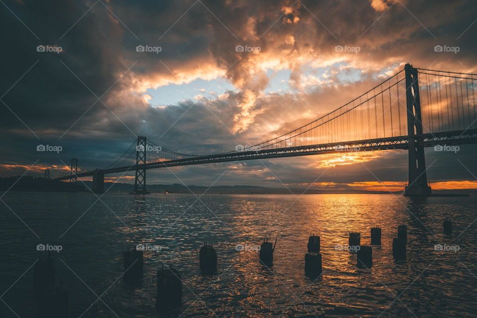 foto del mar y un puente hermoso, foto de la naturaleza