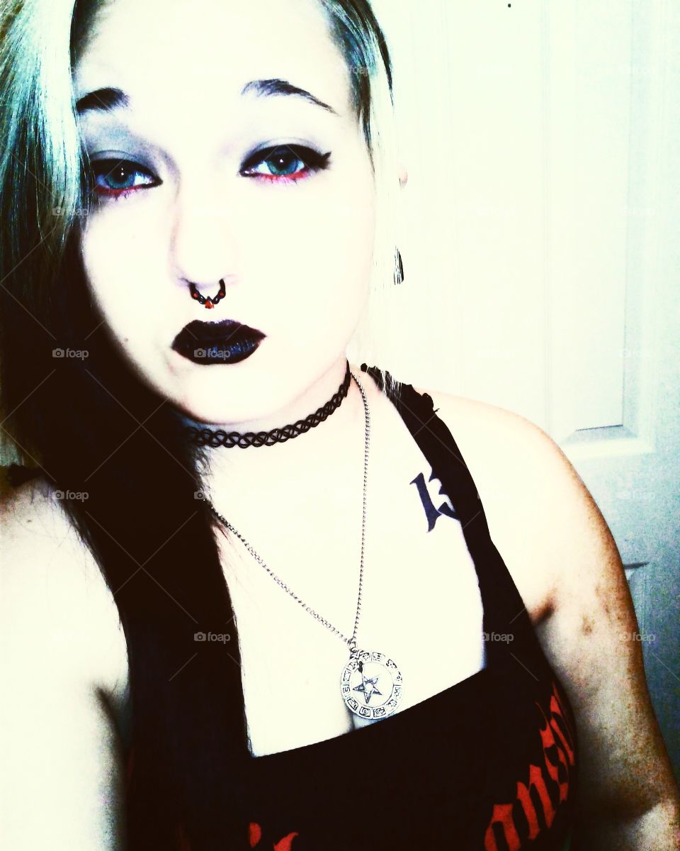 who doesn't like a pale goth girl