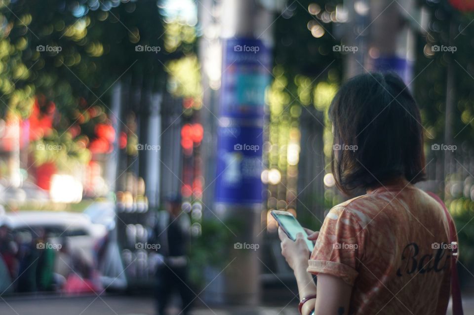a woman ordering a Grab Car
Capture using Sony NEX-3N & Meyer 58mm f/1.9 Primoplan Lens