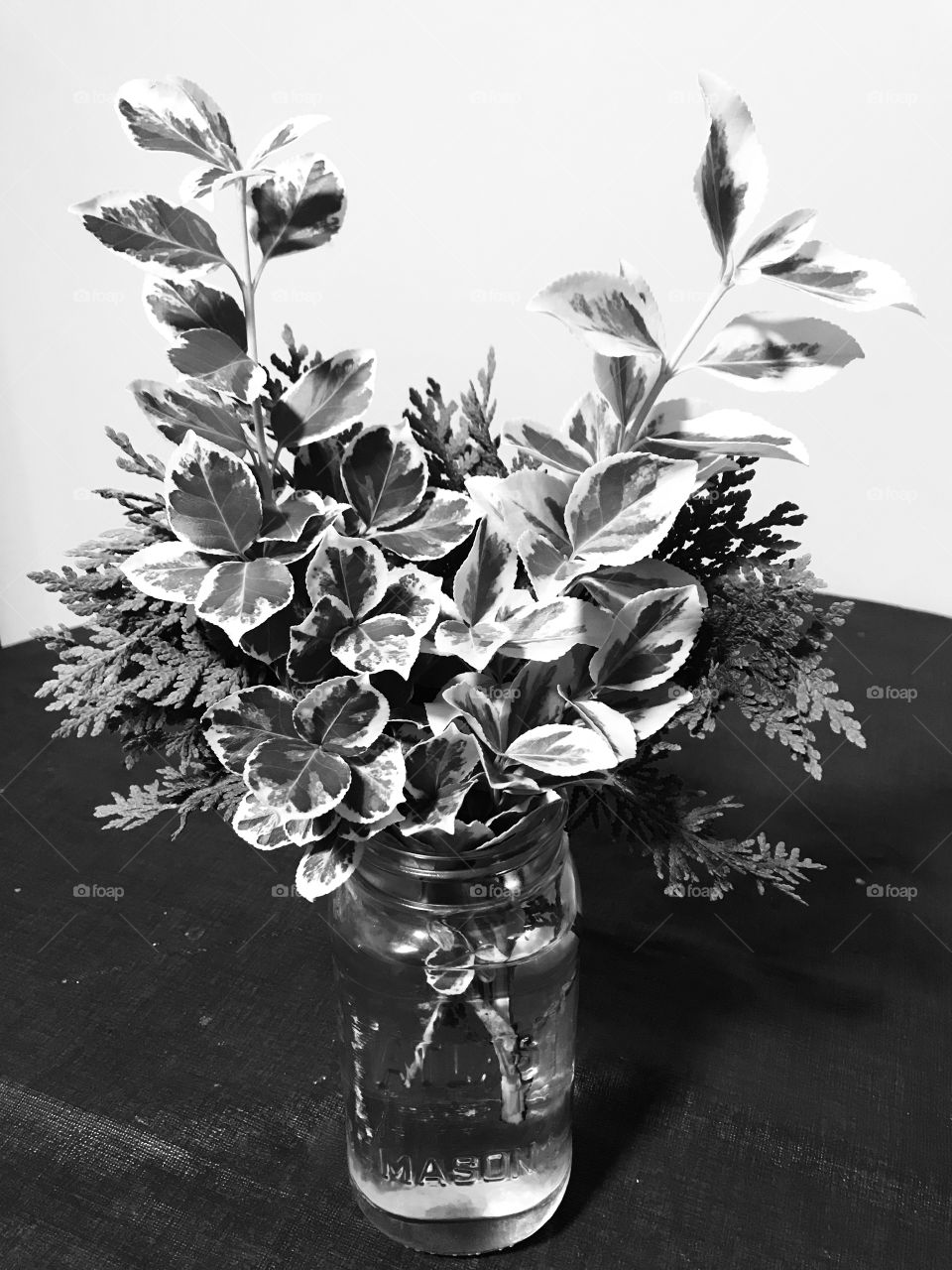 Black and white flower pot 