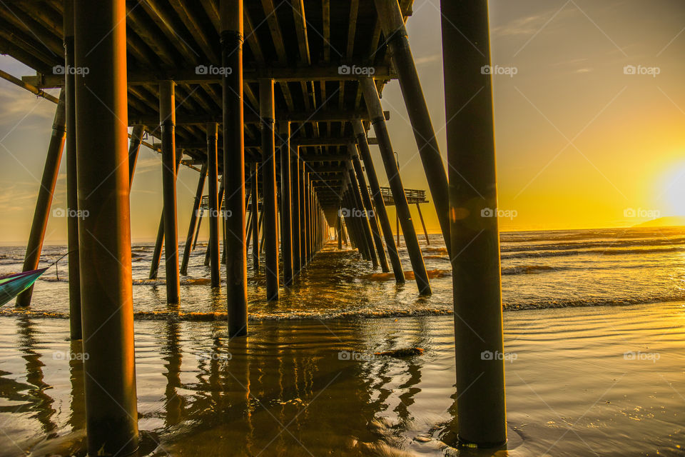 Coastal prespective under the pier