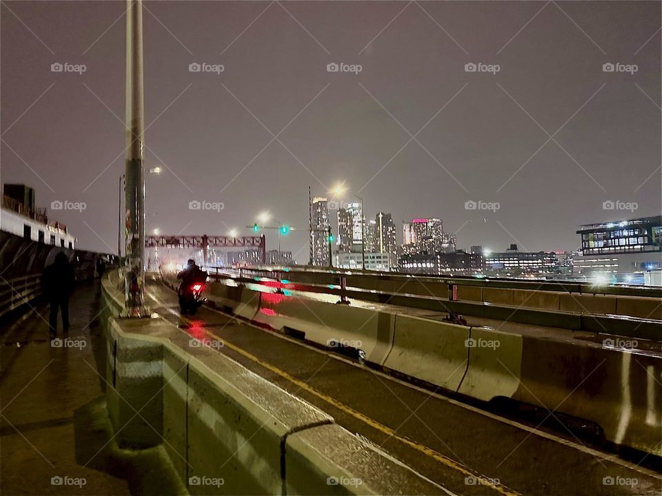 This is the „Pulaski Bridge“ at „Newtown Creek“ in the evening time, the bridge that connects „Greenpoint“, Brooklyn to LIC, Queens looking at the bicycle and car lane from the pedestrian lane. 2023. Hypnotic Productions
