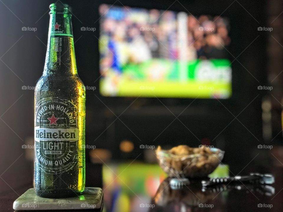 Heineken beer, tv and a snack