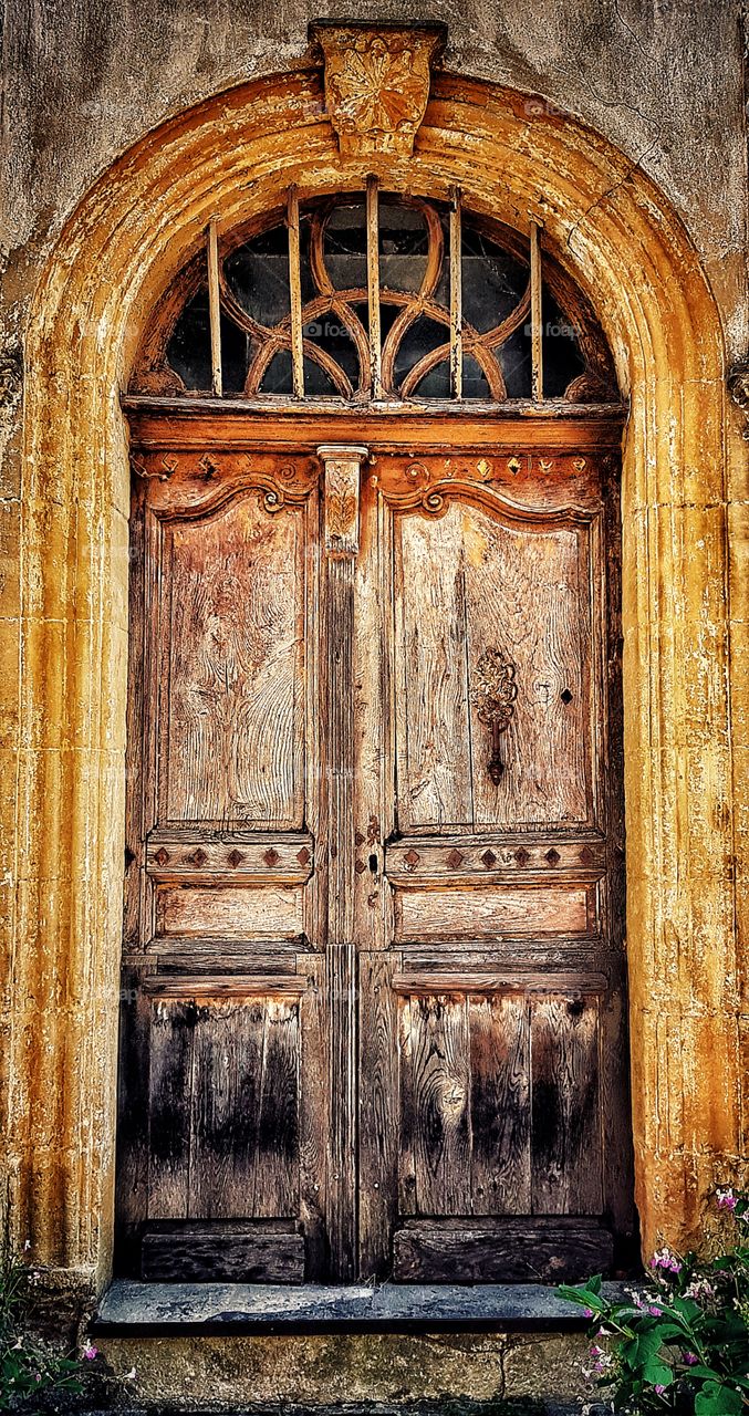 Door to the house of the Minister of the King 16th century - Castelmoron d’Albret, France🇫🇷