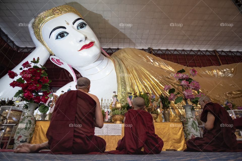 Kyauk Htat Gyi Reclining Buddha that have famous beautiful eyes