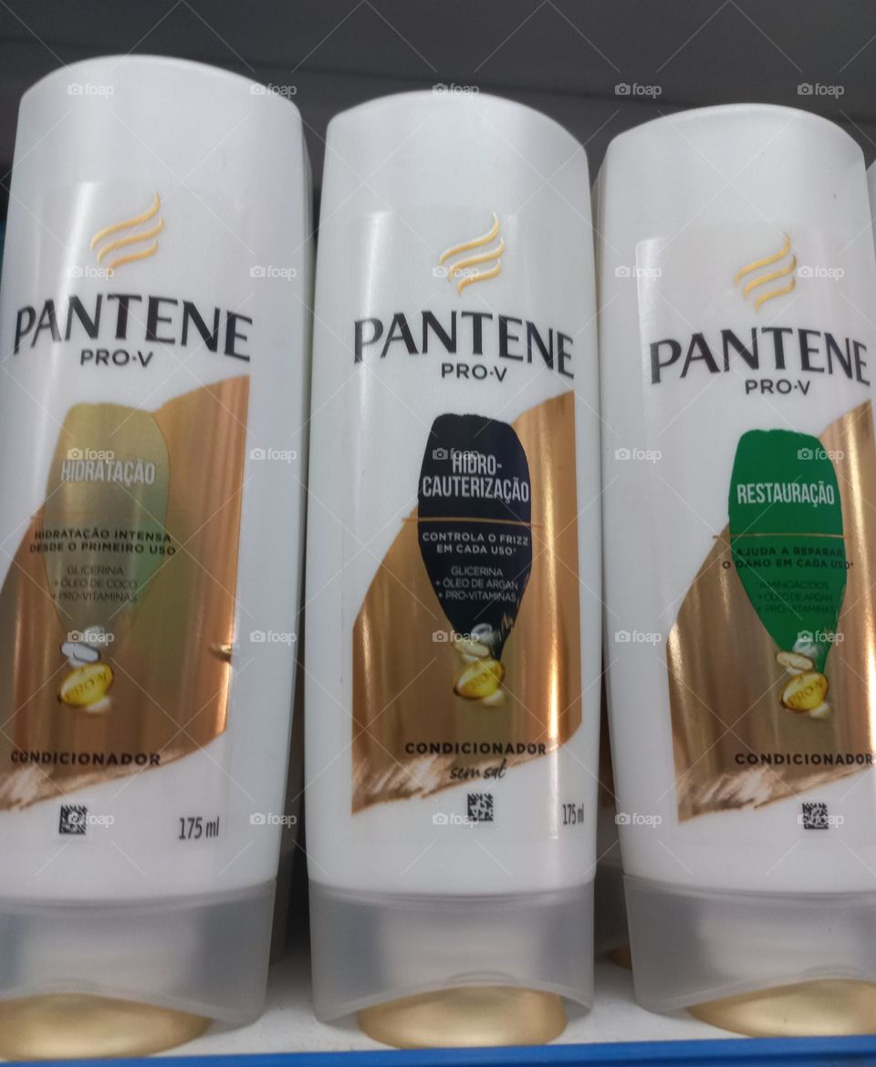 O Condicionador é um dos itens importantes na rotina de cuidados do cabelo. O Condicionador, fecha as cutículas do fio e,  cria uma espécie  de película impedindo que os nutrientes saiam. Além  de proporcionar um aspecto macio e sedoso