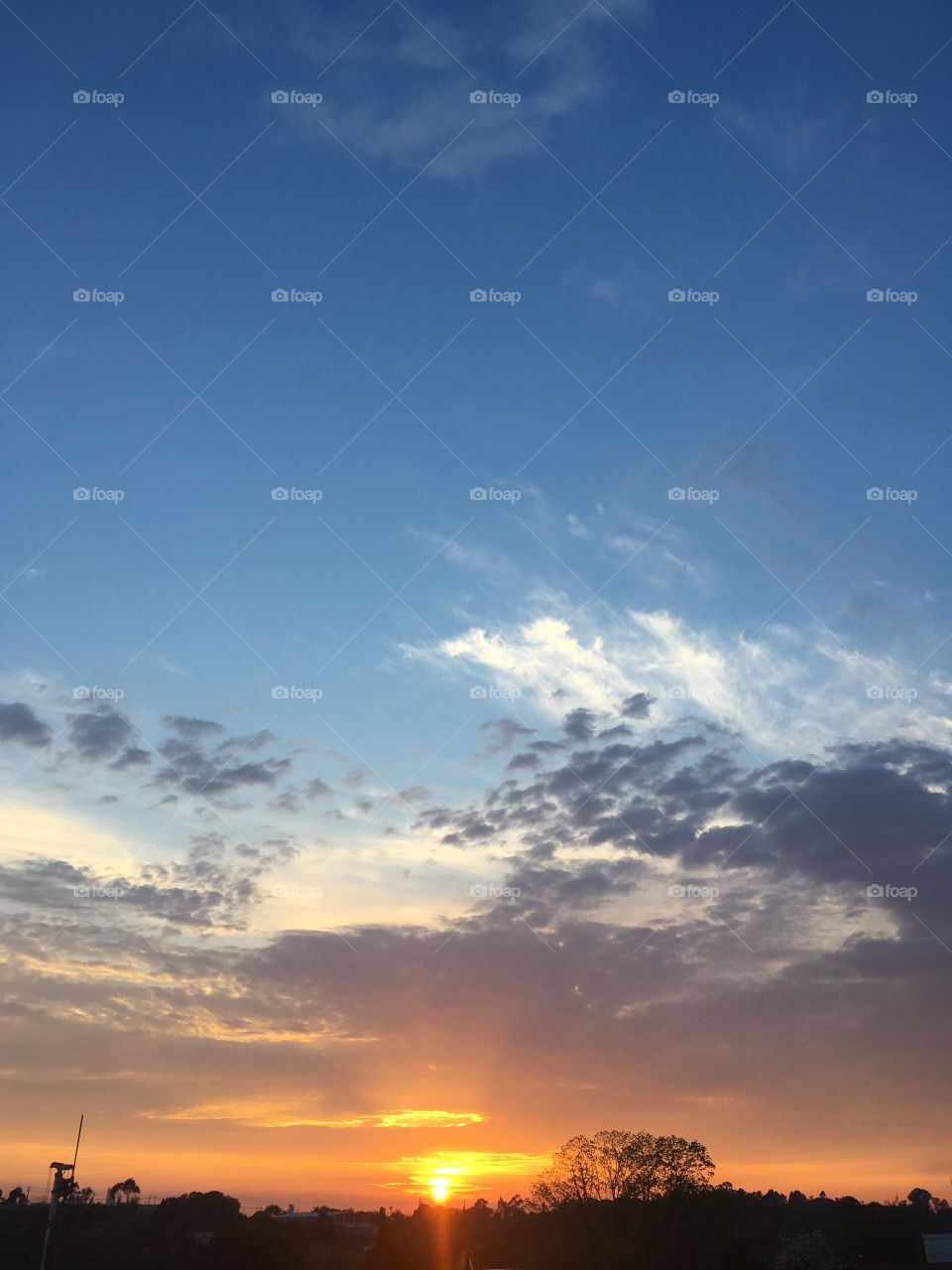 🌅Desperta, #Jundiaí!
O #amanhecer das 06h, #colorido e bonito!
🍃
#sol
#sun
#sky
#céu
#photo
#nature
#manhã
#morning
#alvorada
#natureza
#horizonte
#fotografia
#paisagem
#inspiração
#mobgraphy
#FotografeiEmJundiaí