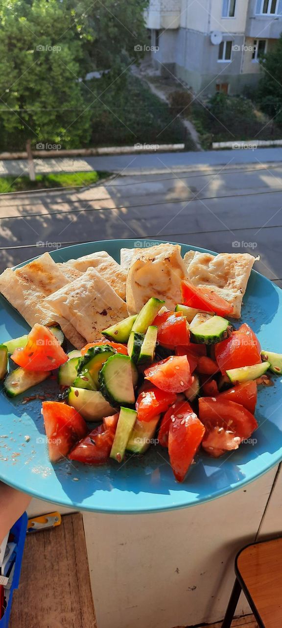 еда, овощи ,салат, овощной салат , полезная еда, огурцы и помидоры