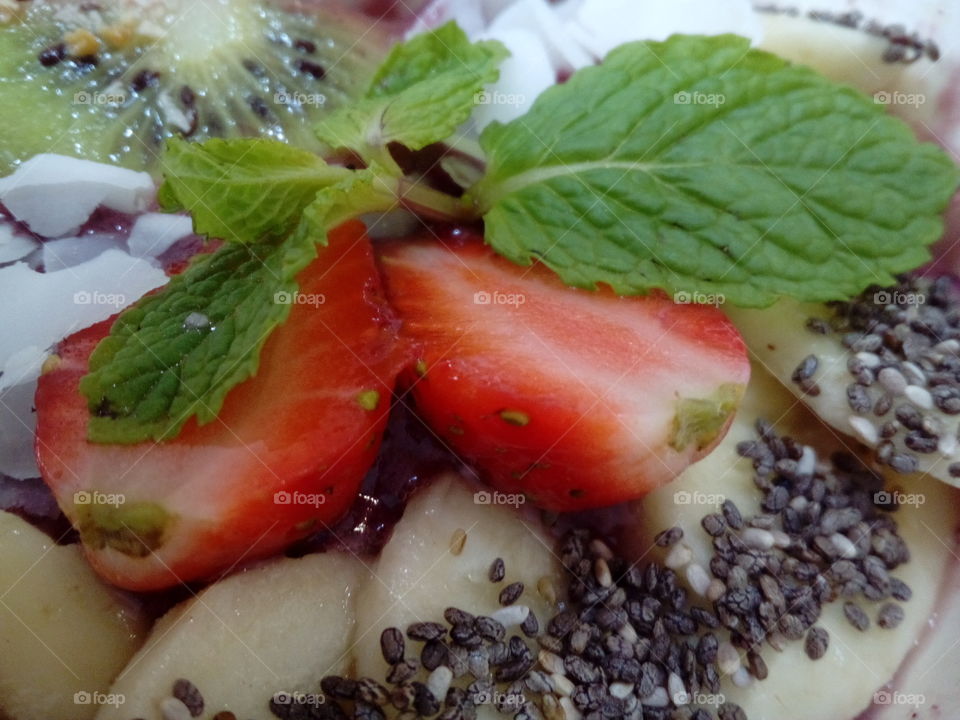 Faveberry Smoothie Bowl close-up