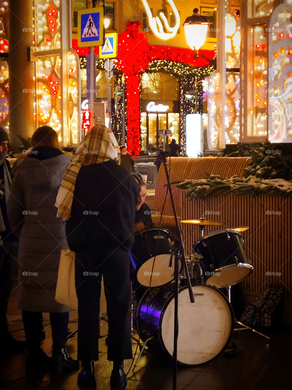 Moscow in the evening.  Musician_percussion instruments