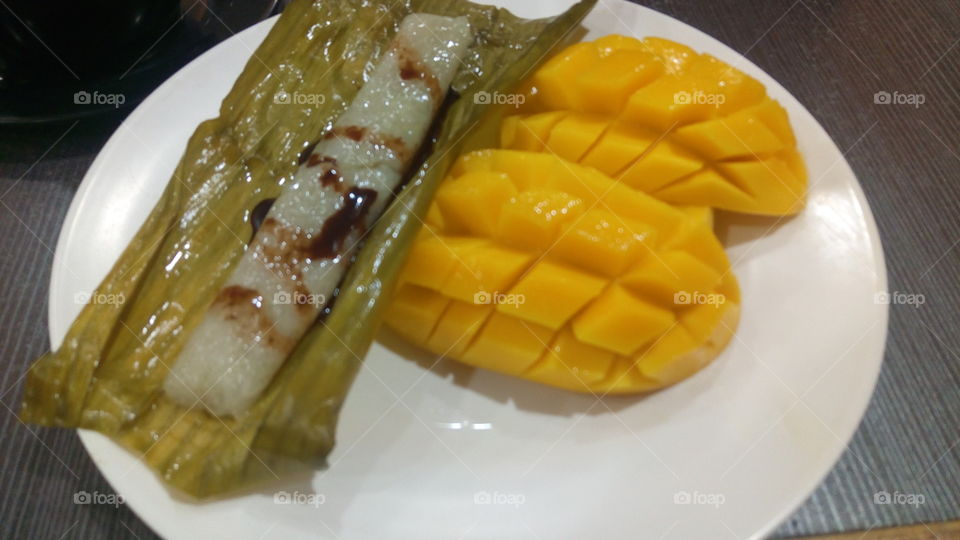 sticky rice with ripe mango
filipino kind of snack