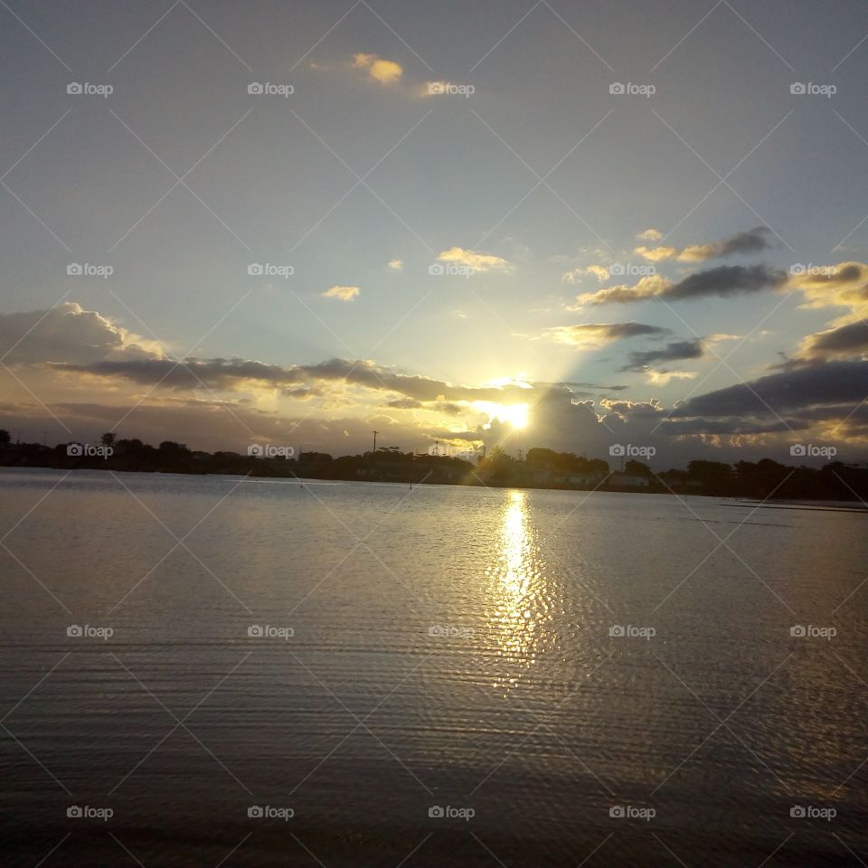 Com o som das águas do mar eu consigo desprender os meus pensamentos e enfim relaxar. 🌊👌