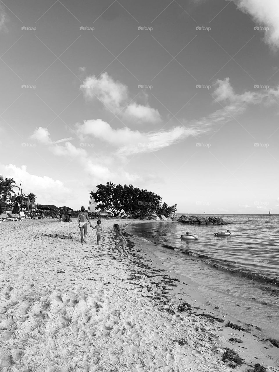 BEACH - BLACK AND WHITE