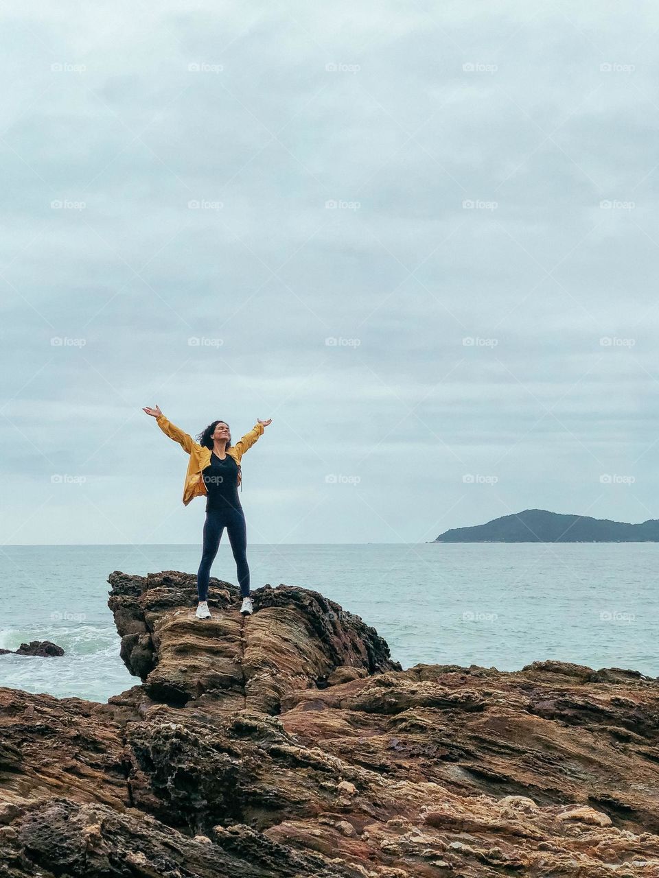Girl Freedom good vibes on the beach