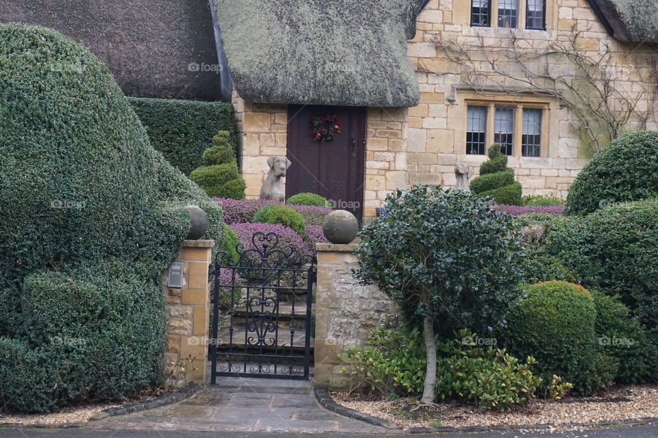 Pretty Cotswold Thatched Cottage