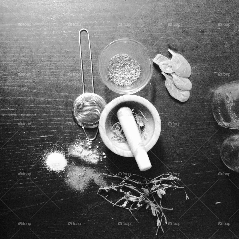 White and black of spices and pestle and mortar 