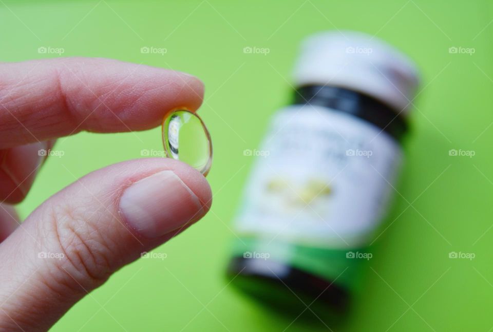 capsule oil in the hand