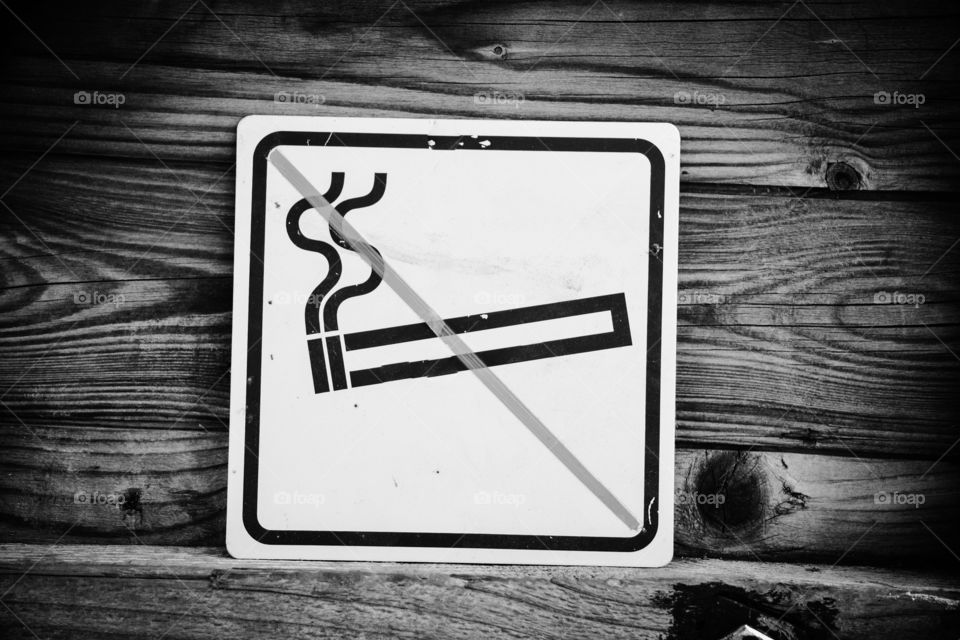 Sign. No smoking